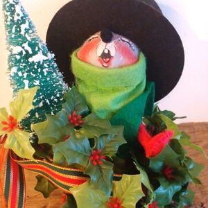 Vintage Annalee Figurine  Mouse With Christmas Tree and Hollyberries Year 1995